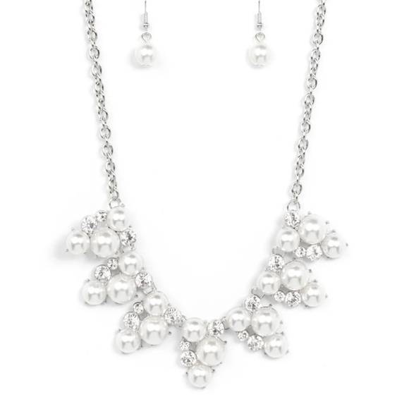 Renown Refinement - White  Necklace NWT - Picture 2 of 4